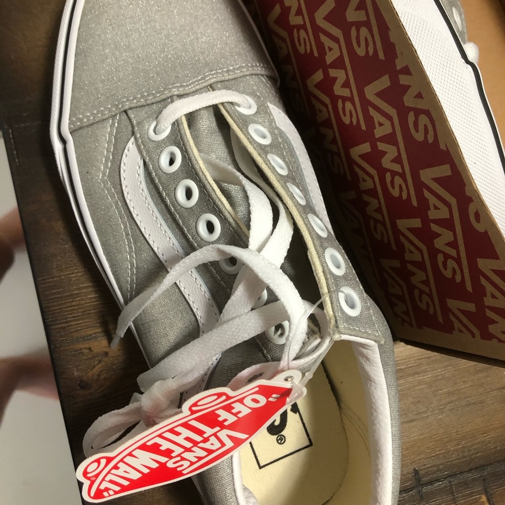Vans - Picture 2 of 5